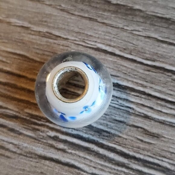 Floral Charm - Picture 1 of 4